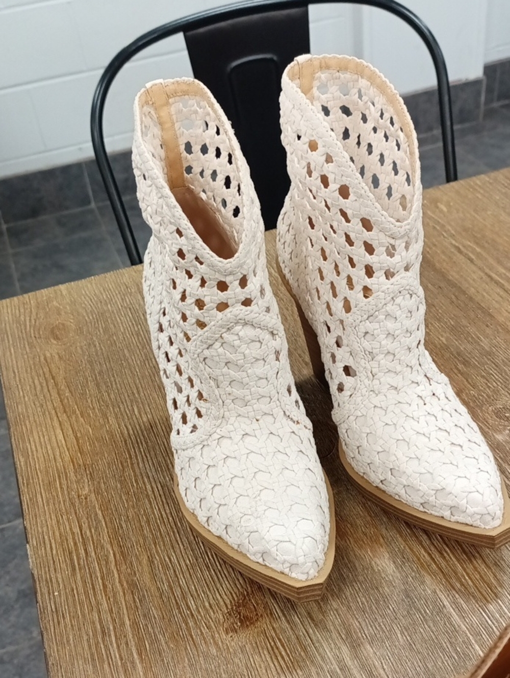 Women's Jessica Simpson -White Crochet Block Heel Ankle Boots - Picture 5 of 7